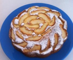 Torta di mele con nocciole e yogurt