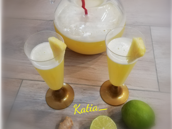Aperitivo analcolico ananas, lime e zenzero.