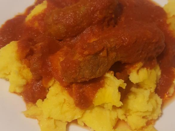 Sugo salsiccia e spuntature per polenta