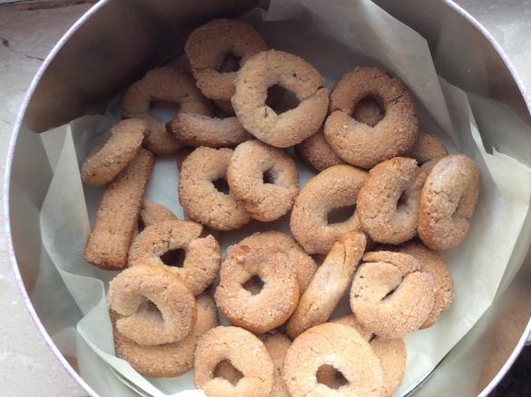 Ciambelline al vino rosso