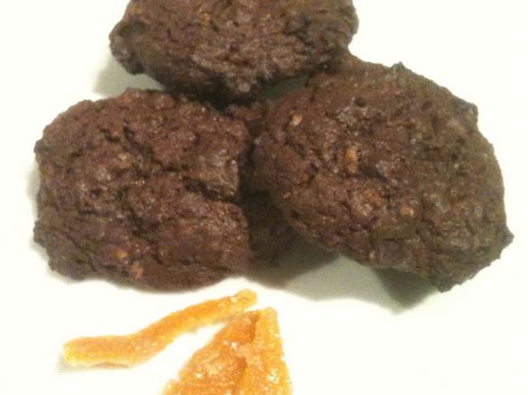 Biscotti goduriosi al cioccolato con scorzette d'arancia