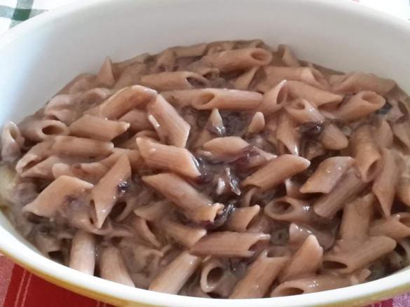 Mezze pennette al radicchio e montasio