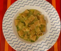 Pasta integrale risottata con gamberetti e zucchine (per 2 persone)