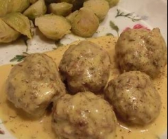Polpette in Salsa Cremosa di Curry con Cavoletti di Bruxelles