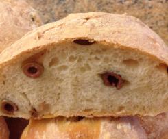 Pane bianco con olive taggiasche