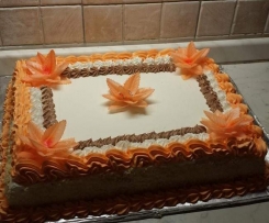 Torta di compleanno con crema di noccione e panna