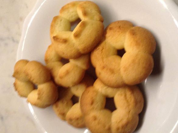 Biscotti alla "frolla montata all'olio"