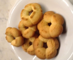 Biscotti alla "frolla montata all'olio"