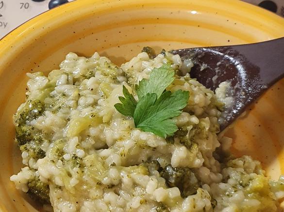 Risotto broccoli patate e acciughe