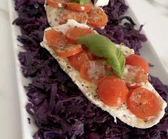 Filetto di pollo su letto di  cappuccio viola