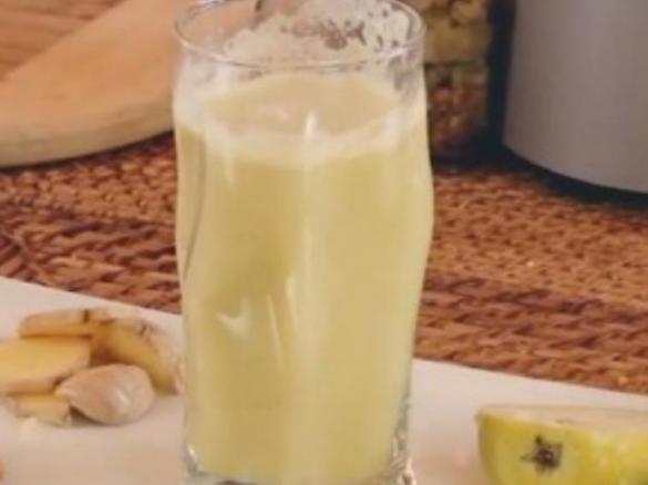 Centrifugato con pera, zucchina e zenzero light e freschissimo