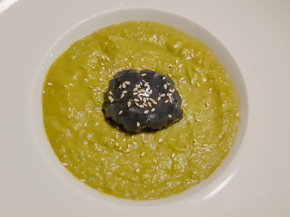 CREMA DI ASPARAGI E PISELLI CON UOVO NERO