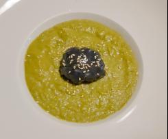 CREMA DI ASPARAGI E PISELLI CON UOVO NERO