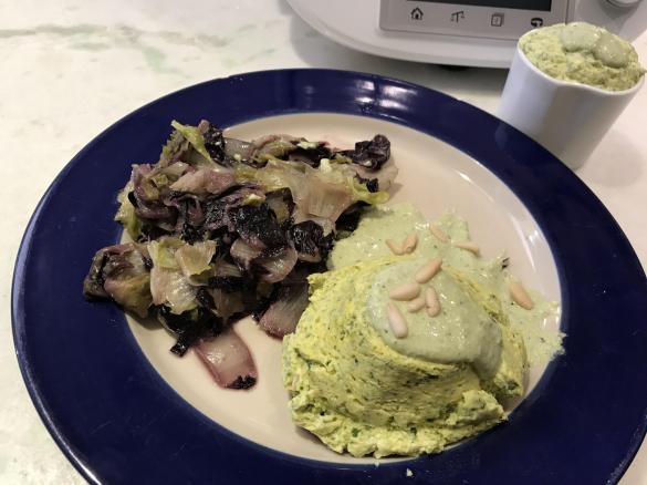 Cocotte di cime di rapa con salsa ai pinoli e radicchio