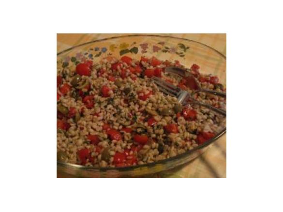 Insalata di orzo con contorno di verdure light