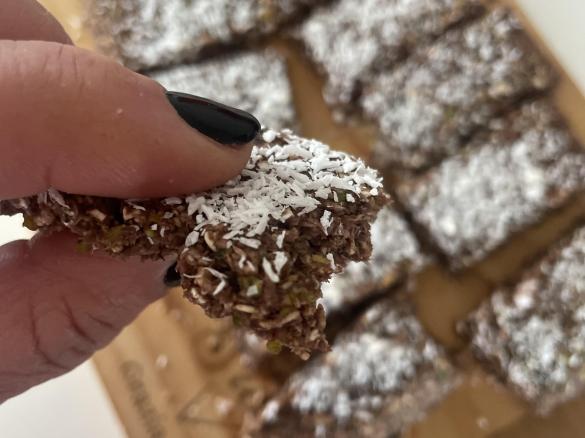 Biscotti finti (vegani, senza zucchero e senza cottura)