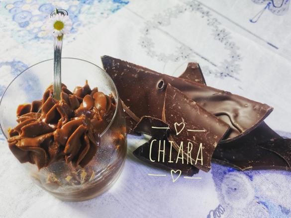 Crema al cioccolato fondente senza glutine senza lattosio