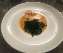 Vellutata di carote e mele, con cavolo nero croccante