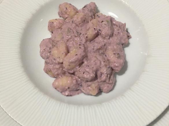 Gnocchi di patate alla crema di radicchio e grana