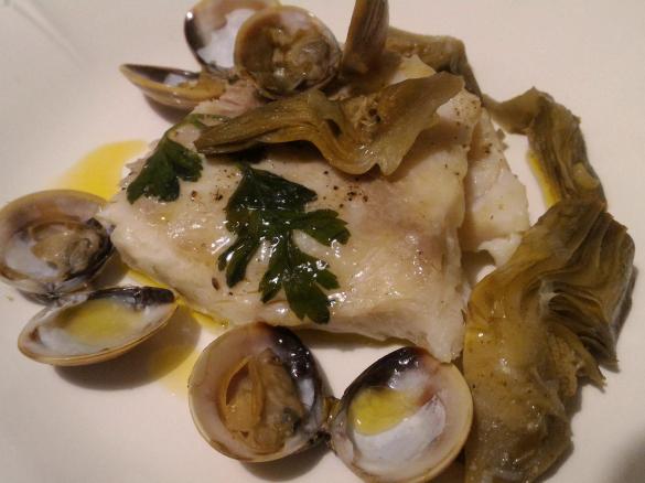 Filetto di persico con carciofi e vongole