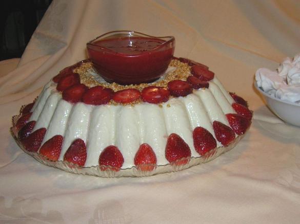 bavarese al cardamomo con coulis di fragole