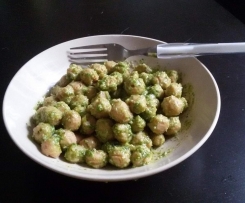Gnocchi di ceci al pesto di rucola