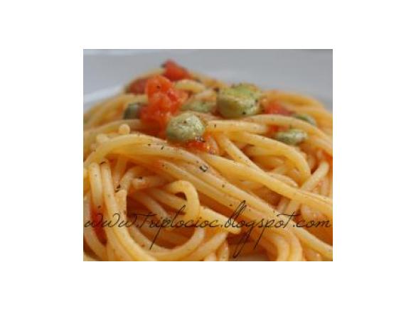 Spaghetti con pecorino e fave