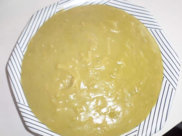 Spaghetti rotti con crema di piselli secchi