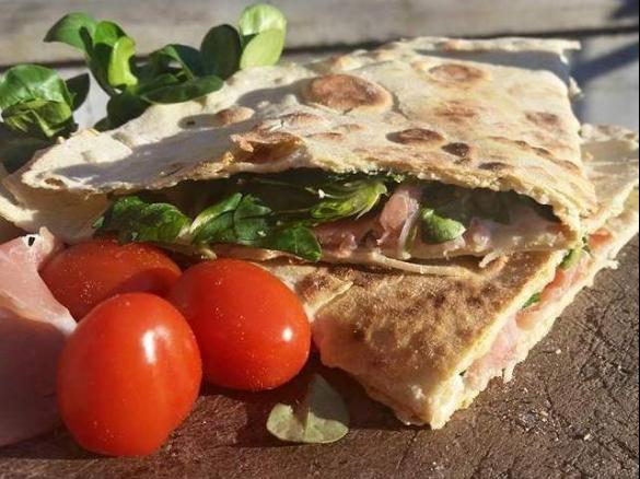 PIADINA CON FARINA BIANCA DI FARRO A MODO MIO 