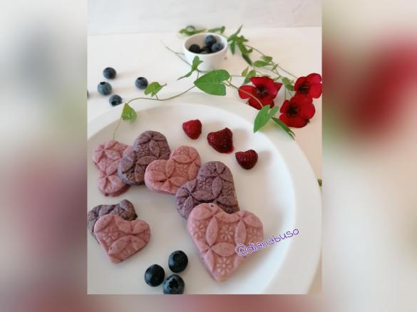 Biscottini profumati ai mirtilli e ai lamponi