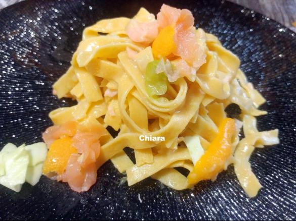 Tagliatelle di ceci profumate al bergamotto con verza, salmone affumicato al profumo di arancia vaniglia (contest pasta risottata)