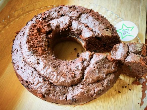 Torta all’acqua cioccolato e ciliegie