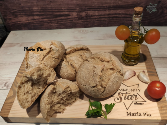 PANE CON FAGIOLI CANNELLINI PAPRIKA AGLIO E PREZZEMOLO ( contest buffet)