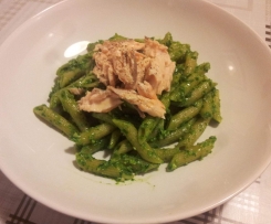 Penne integrali al salmone e pesto di spinaci