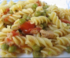 PASTA FREDDA TONNO, POMODORINI E PISELLI