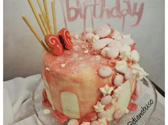 DRIP CAKE con cioccolato bianco