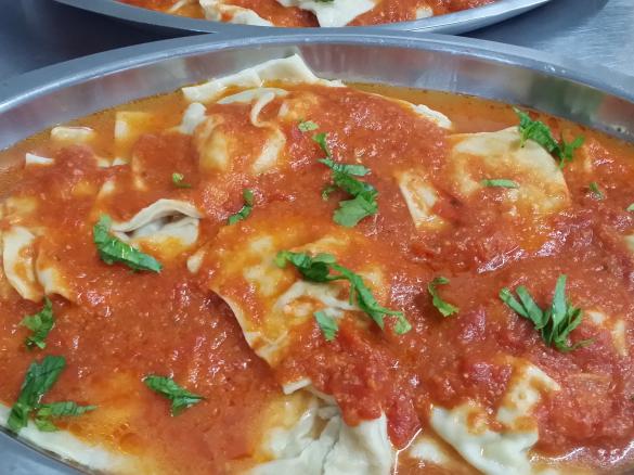 RAVIOLI DI MAGRO CON SALSA AI PEPERONI