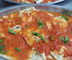 RAVIOLI DI MAGRO CON SALSA AI PEPERONI