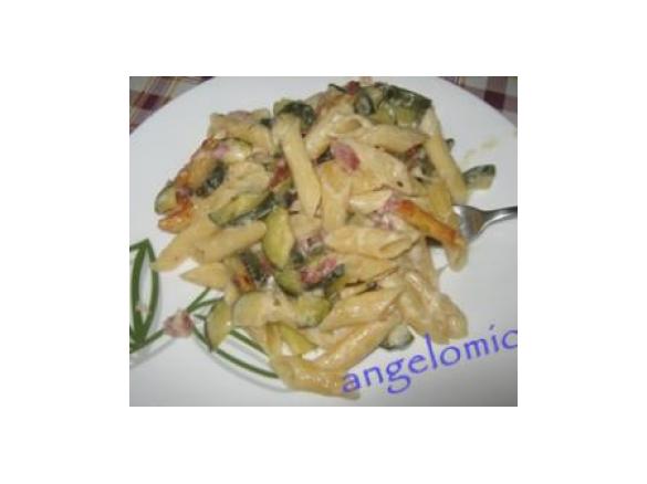 Pennette golose intrecciate della mamma