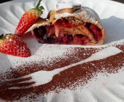 STRUDEL DOLCE CON FARINA DI FARRO YOGURT GRECO E FRUTTI DI  BOSCO A MODO MIO CONTEST STRUDEL
