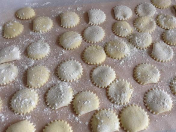 CALZONI  PUGLIESI CON LA RICOTTA   E ORECCHIETTE 