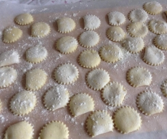 CALZONI  PUGLIESI CON LA RICOTTA   E ORECCHIETTE 