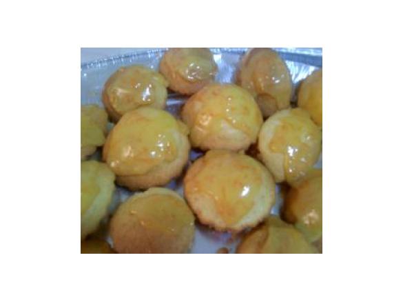 Muffin ripieni con glassa al cioccolato bianco