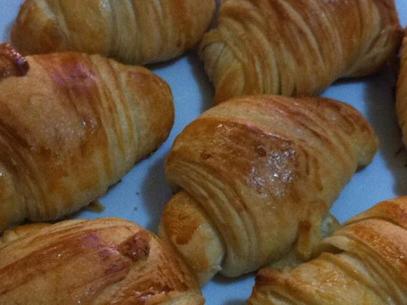Croissant sfogliati con pasta madre