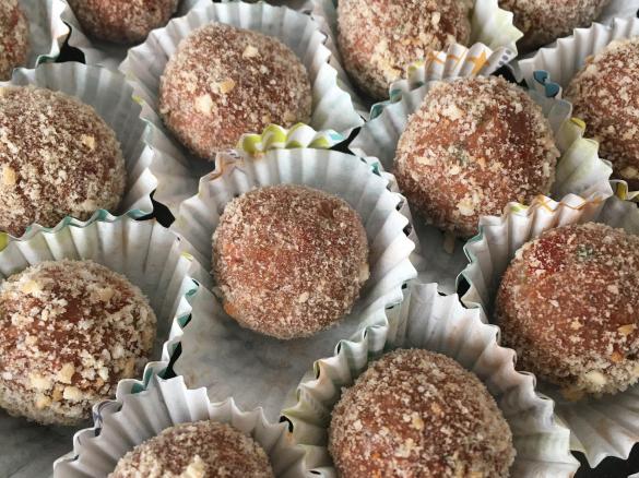 Tartufini di pomodori secchi e ceci