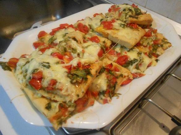 Focaccia con pomodorini e scarola (tipica messinese)