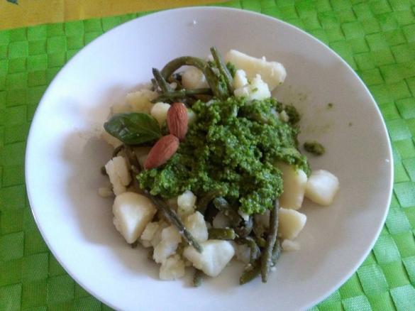 Fagiolini e patate  al pesto di mandorle
