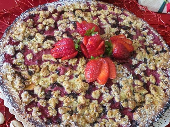 Crostata alle fragole crema e pistacchi
