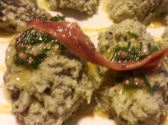 Quenelle di cavolfiore e coste con alici