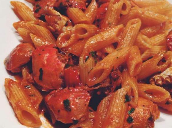 mezze penne con sugo di granchi